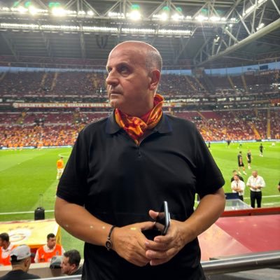 Oğuz Altay: Basit ve aptalca bir tiyatro izledik