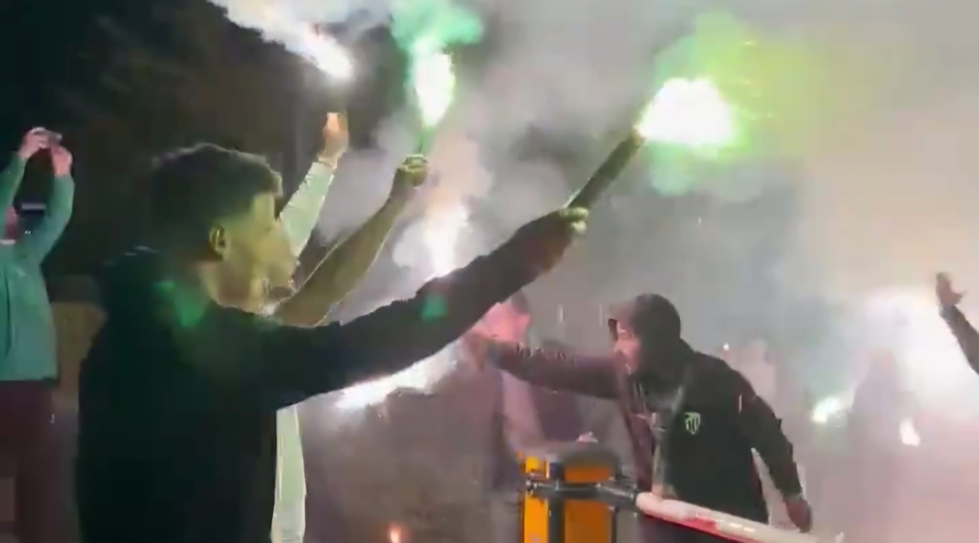 Kocaelispor Taraftarından Şampiyonluk Otel Baskını!