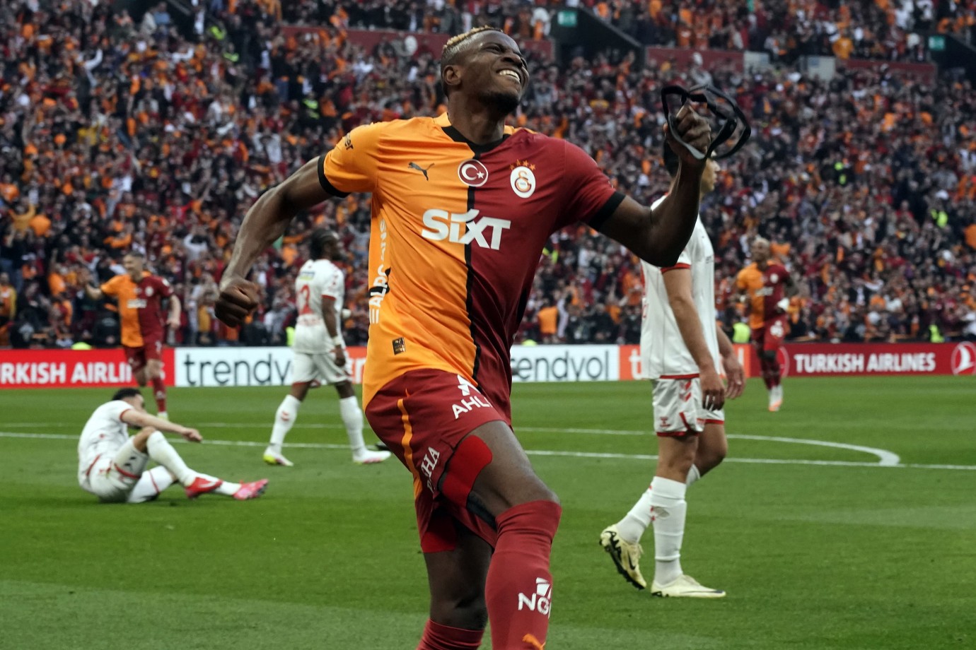 Şok Haber. Al Hilal, Victor Osimhen ile 3 Yıllık Anlaşmaya Vardı!