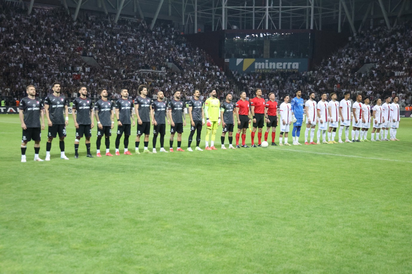 Elazığspor - Vanspor FK maçı tatil edildi