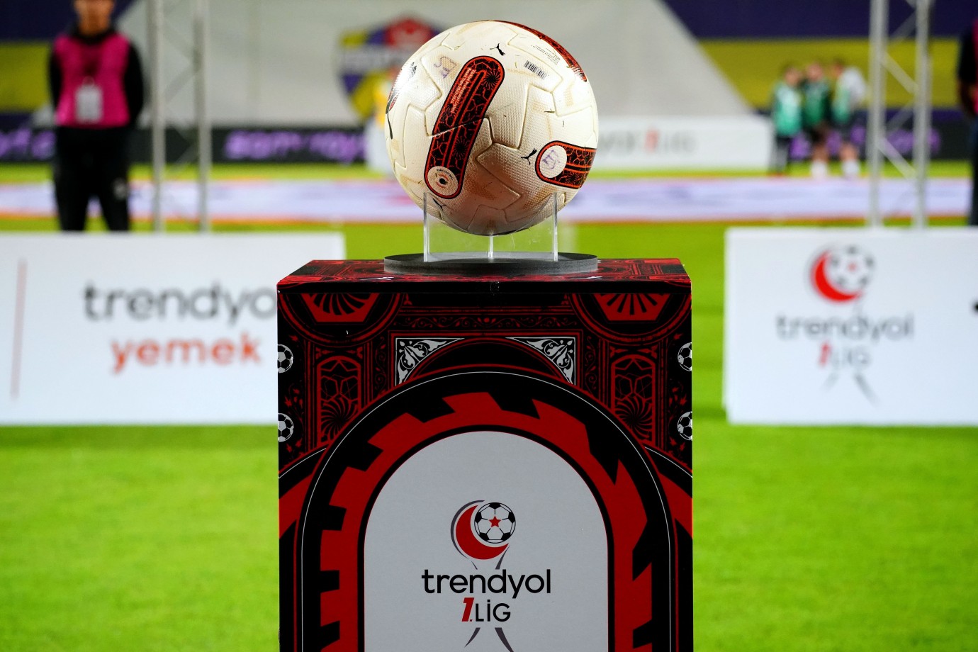 Trendyol 1. Lig'e yükselecek son takım yarın belli olacak