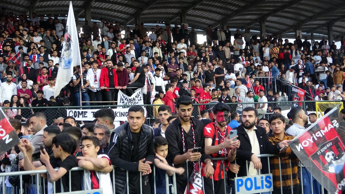 Vanspor FK'nın şampiyonluğu coşkuyla kutlandı