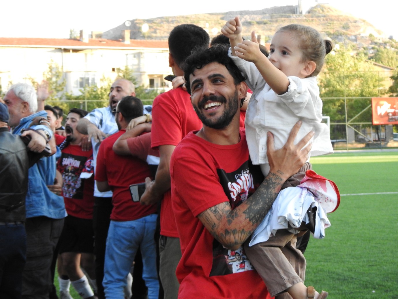 Şampiyon 11 Ateş Spor, Taraftarıyla Zaferi Kutladı!