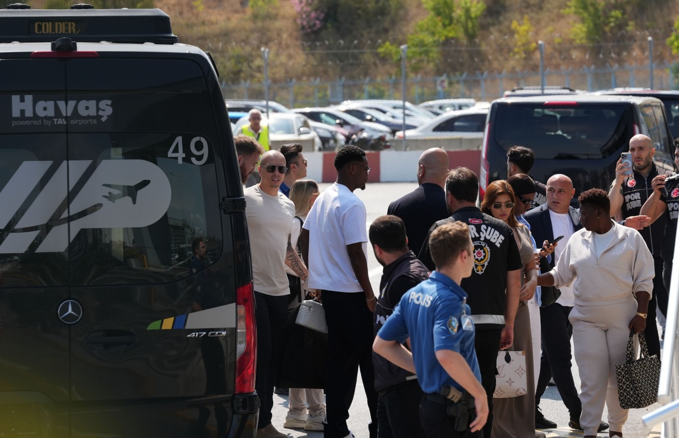 Jhon Duran, İstanbul'a geldi