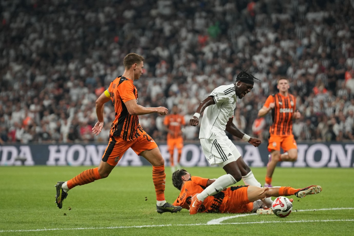UEFA Avrupa Ligi: Beşiktaş: 2 - Shakhtar Donetsk: 4