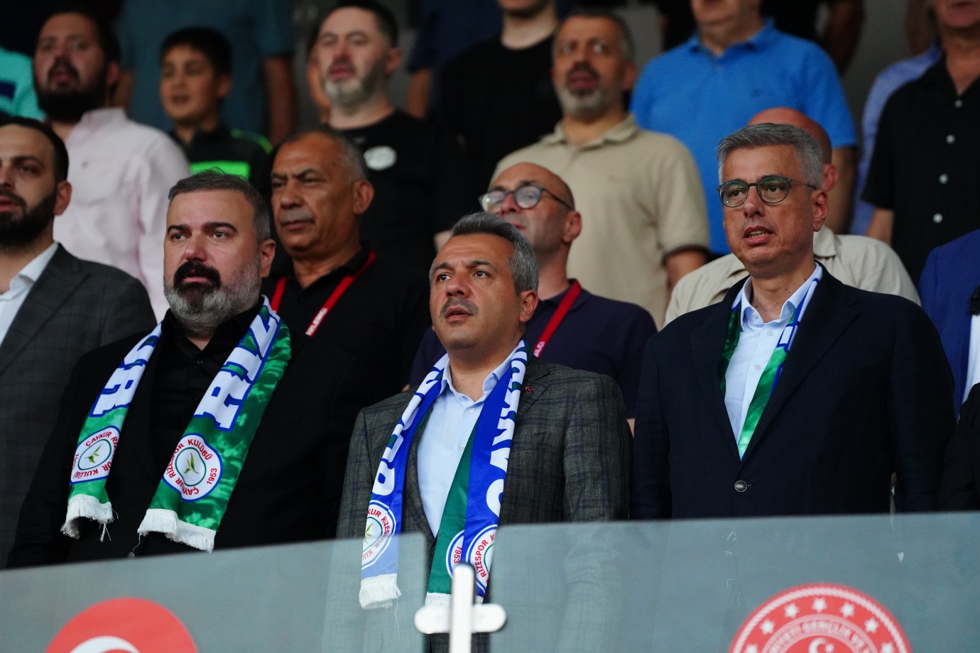 Sağlık Bakanı Kemal Memişoğlu, Çaykur Rizespor - Göztepe maçını trübünden izledi