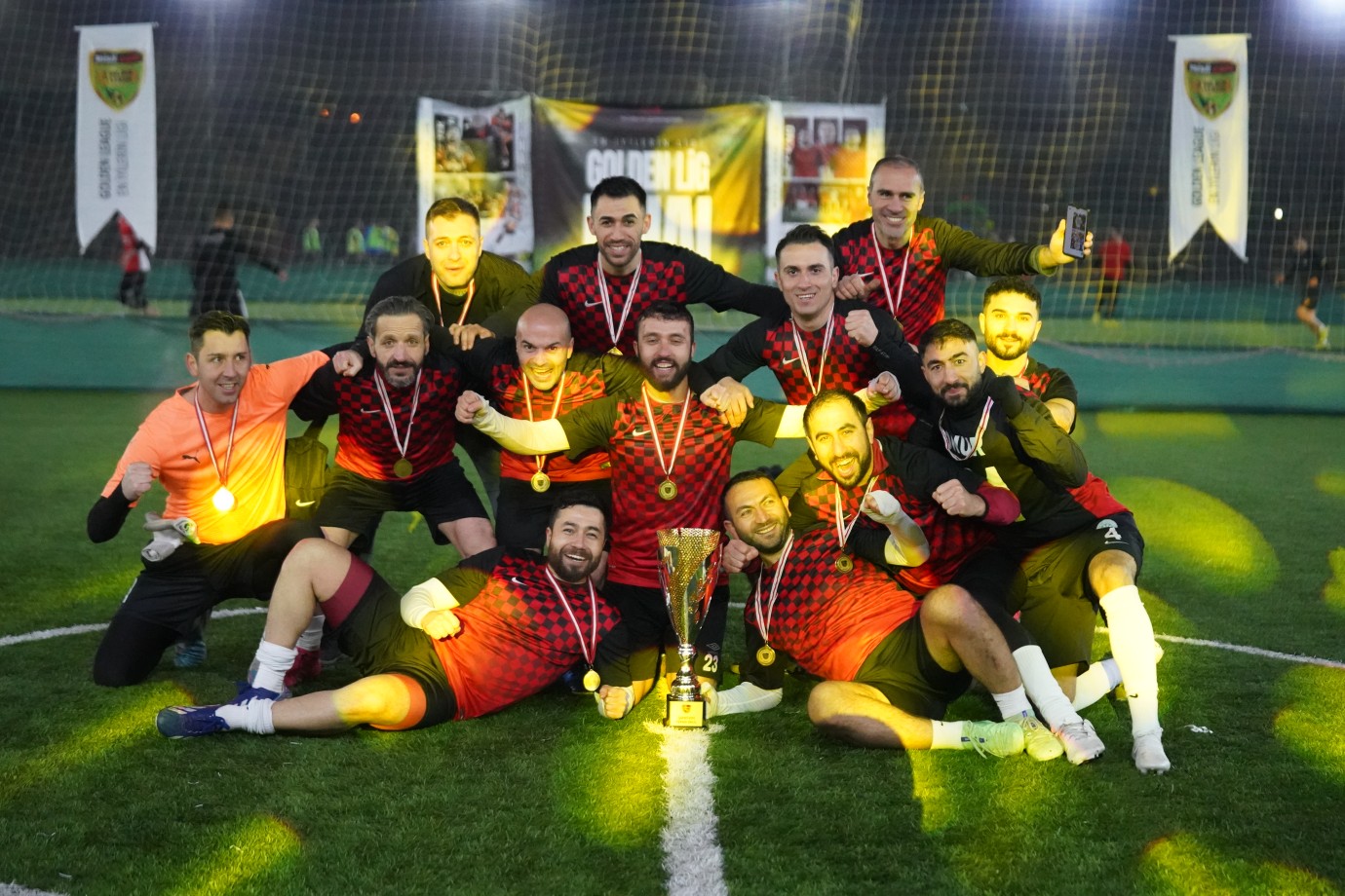 Golden Lig: Halı Sahalarda Amatör Futbola Profesyonel Dokunuş