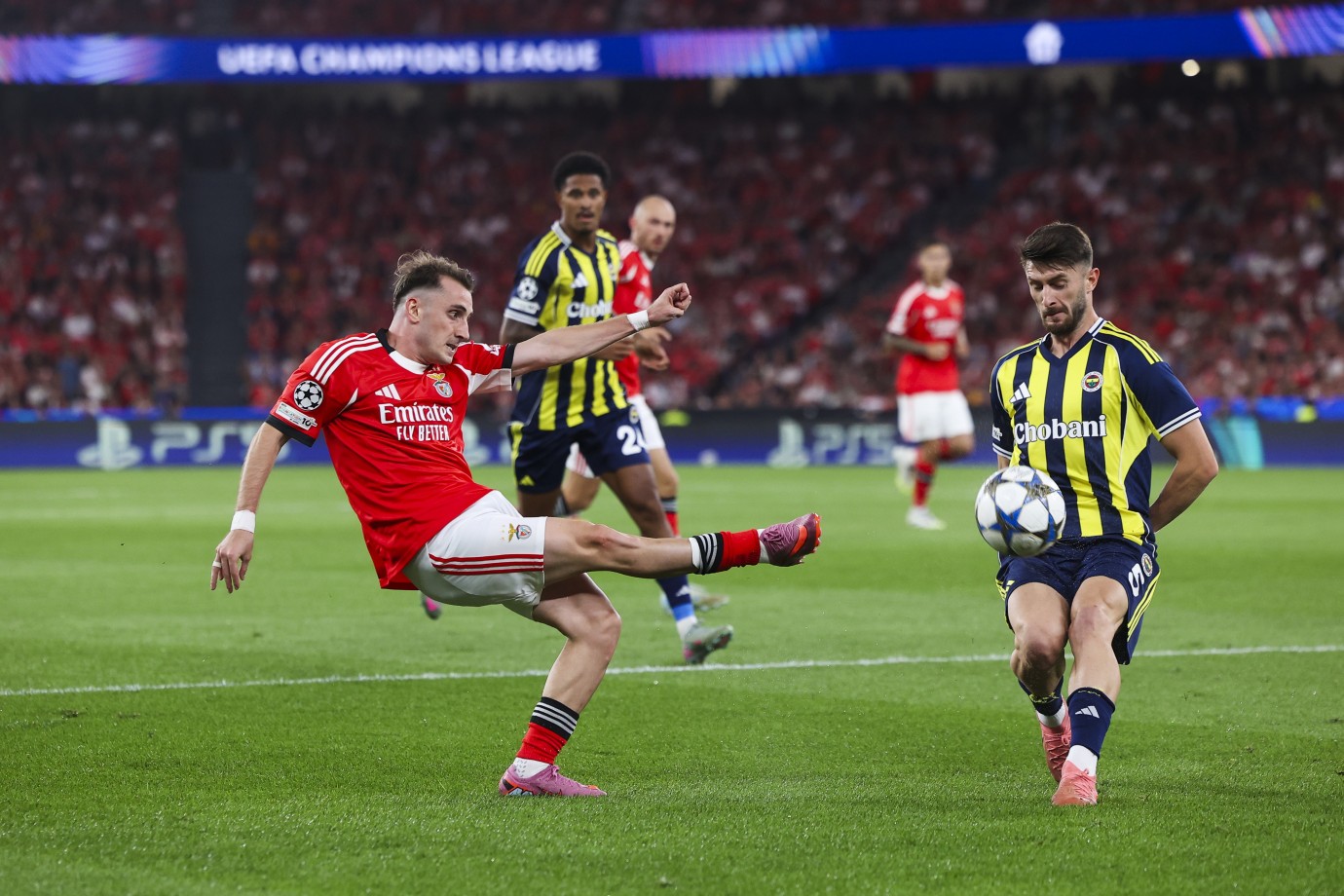 Benfica, Kerem Aktürkoğlu'nun Fenerbahçe'ye transferini duyurdu