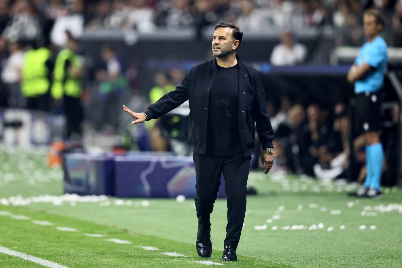 Galatasaray’da Frankfurt Hezimeti Sonrası İstifa Sesleri!