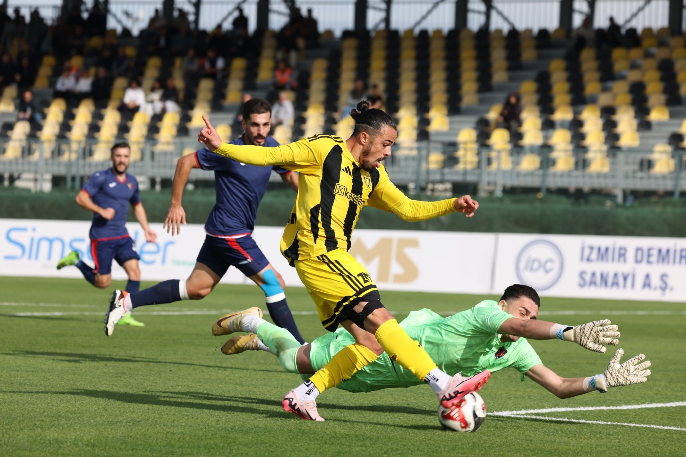 Aliağa FK: 3 - Yeni Mersin İdman Yurdu: 0