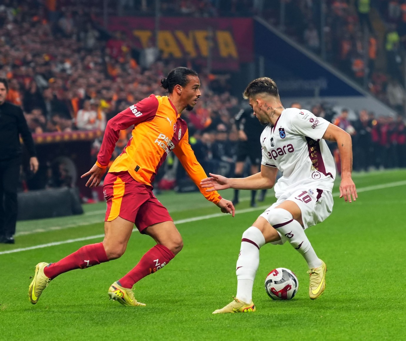 Galatasaray ile Trabzonspor, Turkcell Süper Kupa yarı finalinde karşılaşacak