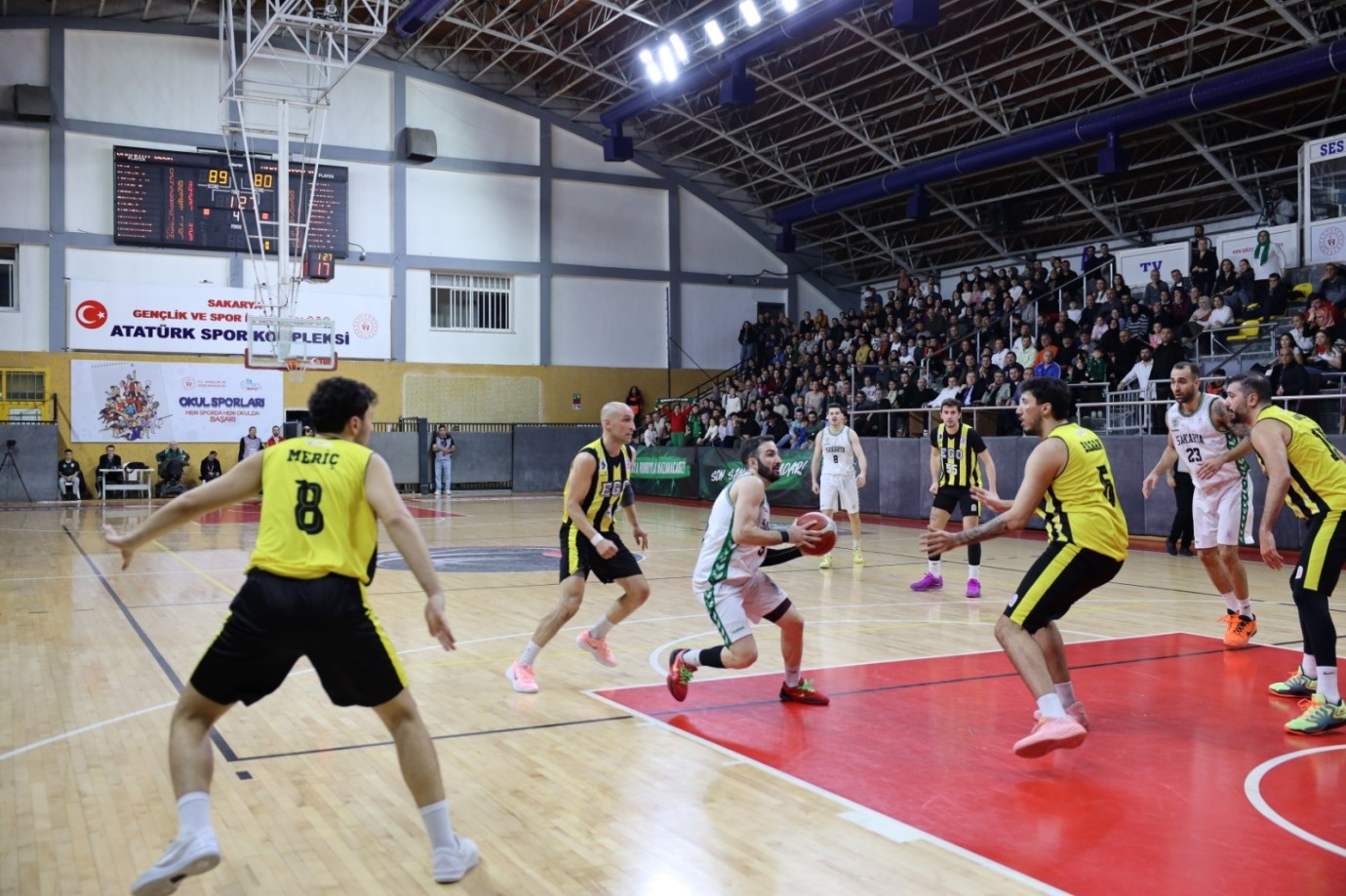 Sakarya Büyükşehir Basketbol galibiyet serisini 12'ye çıkardı