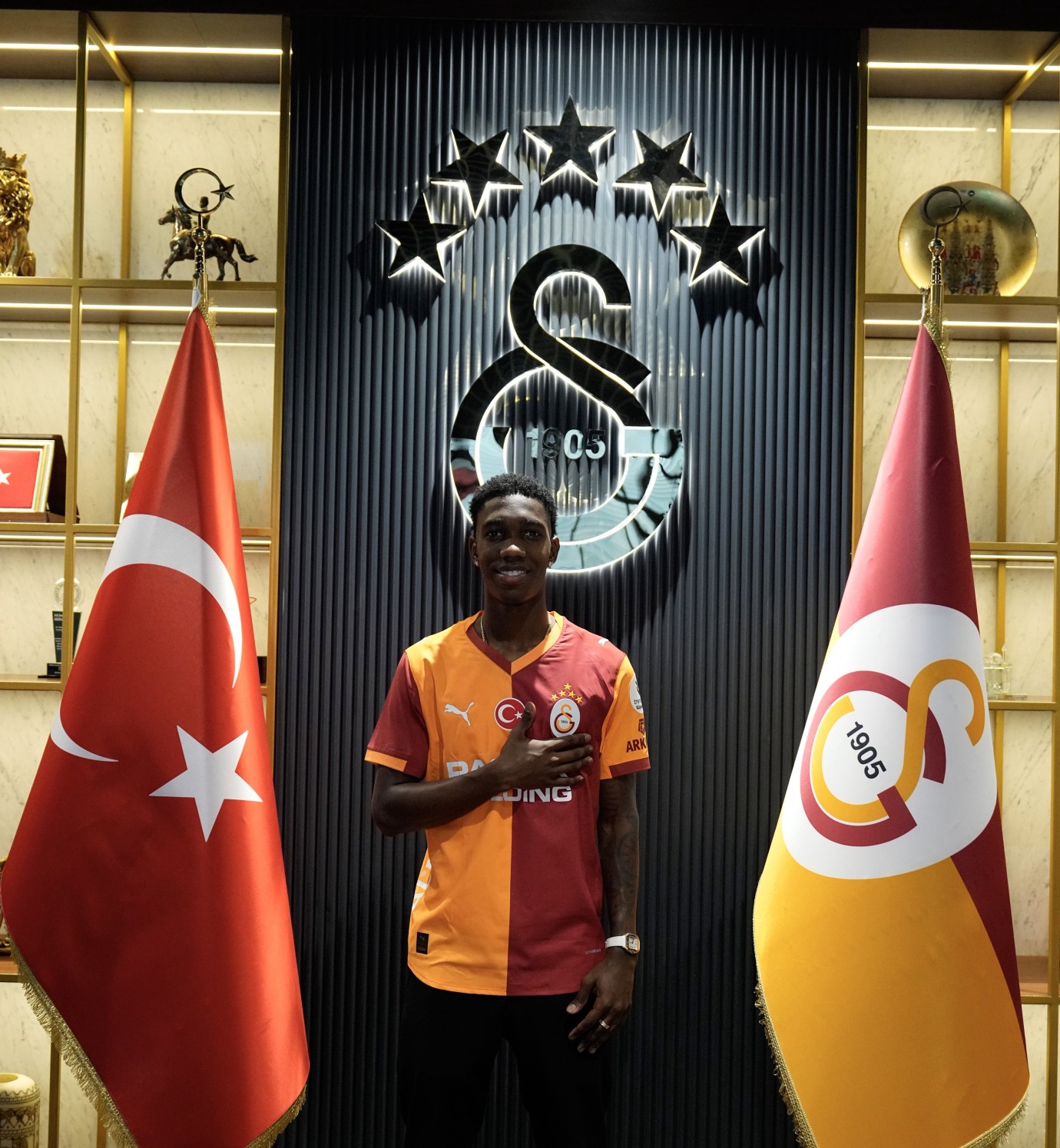 Galatasaray, Yaser Asprilla'yı kadrosuna kattı