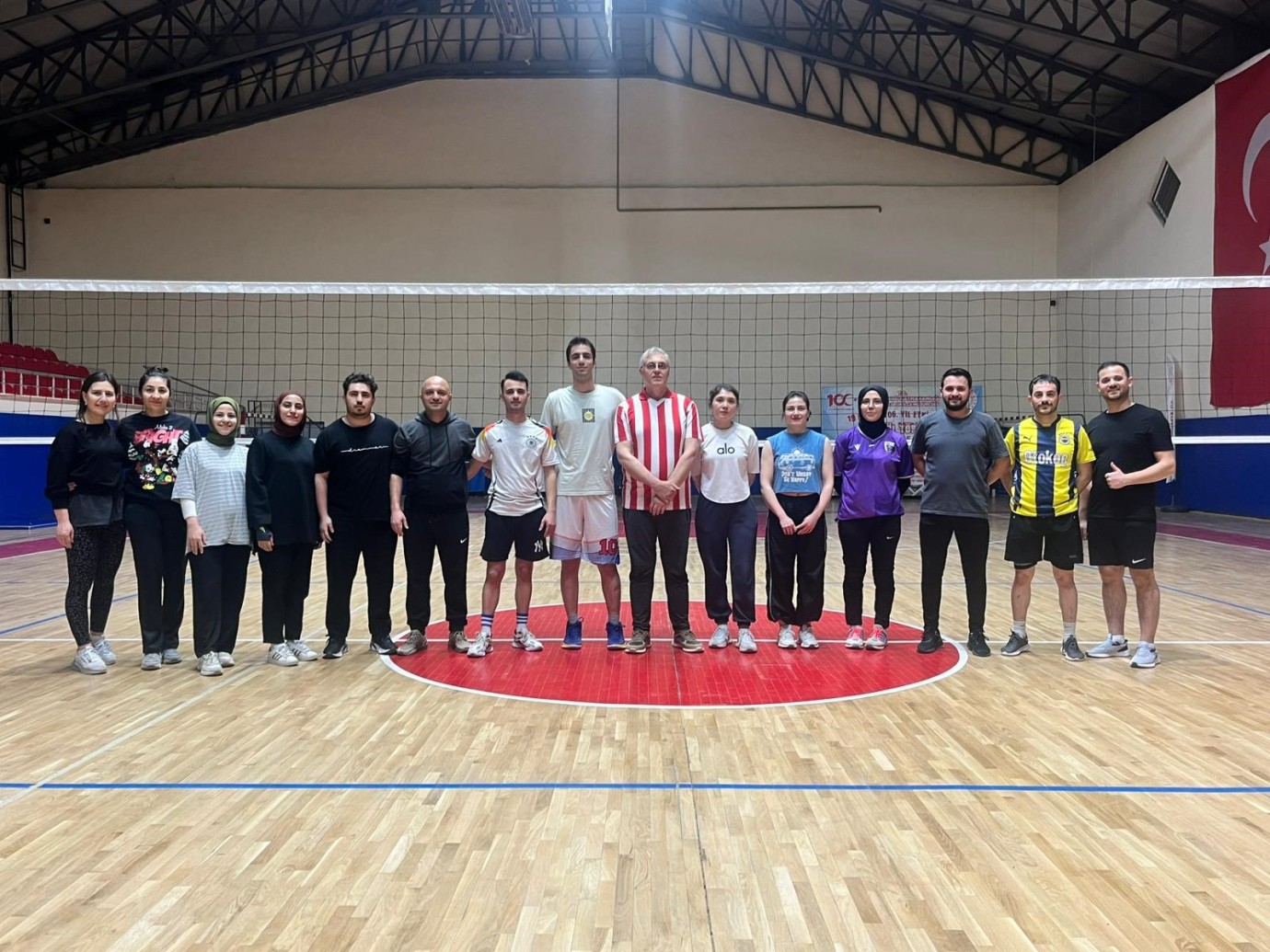 Vezirköprü'de sağlık çalışanları voleybol turnuvası