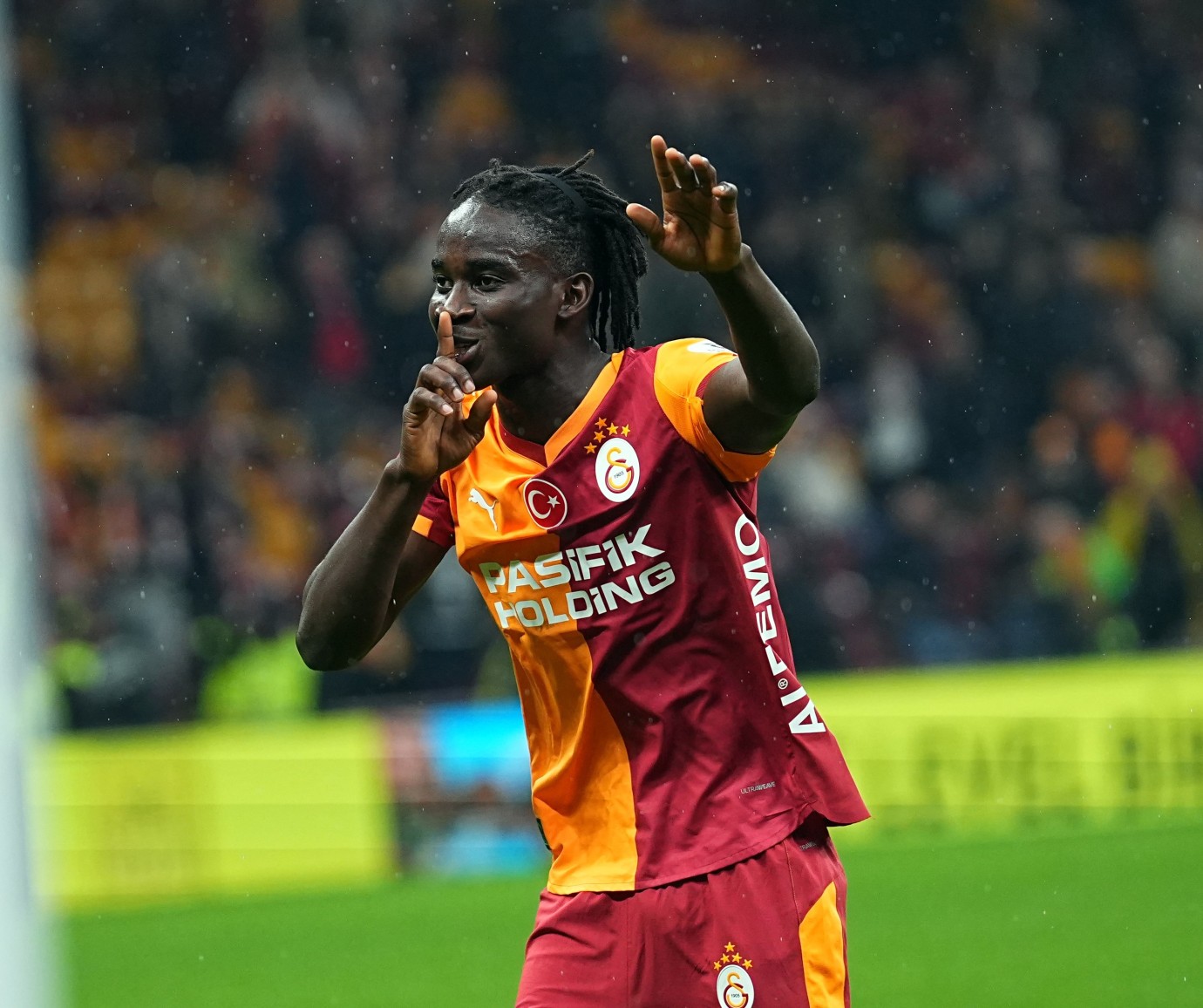 Galatasaray'da maç sonu üçlüsü Renato Nhaga'dan