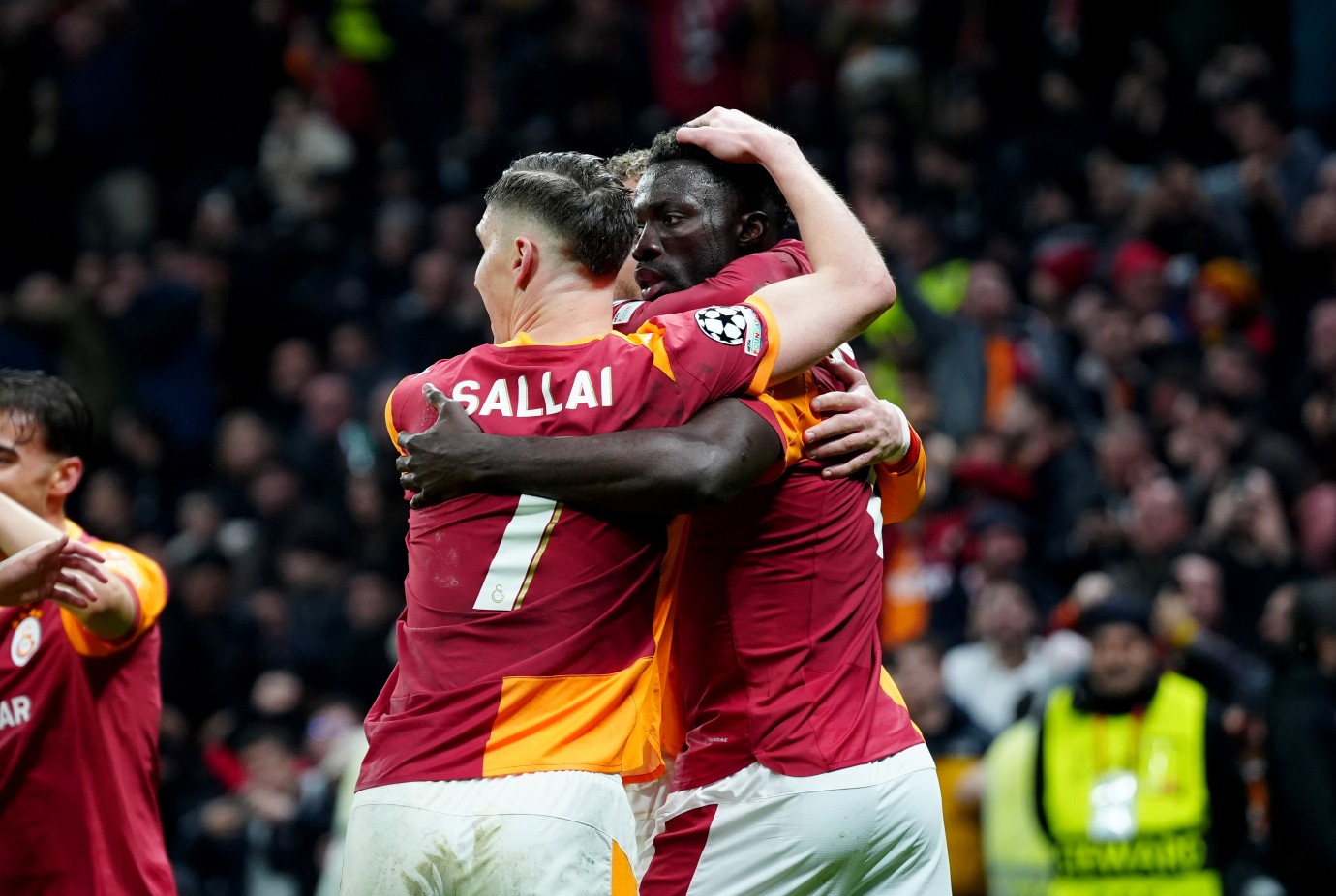 Galatasaray avantajlı skorla rövanşa gidecek