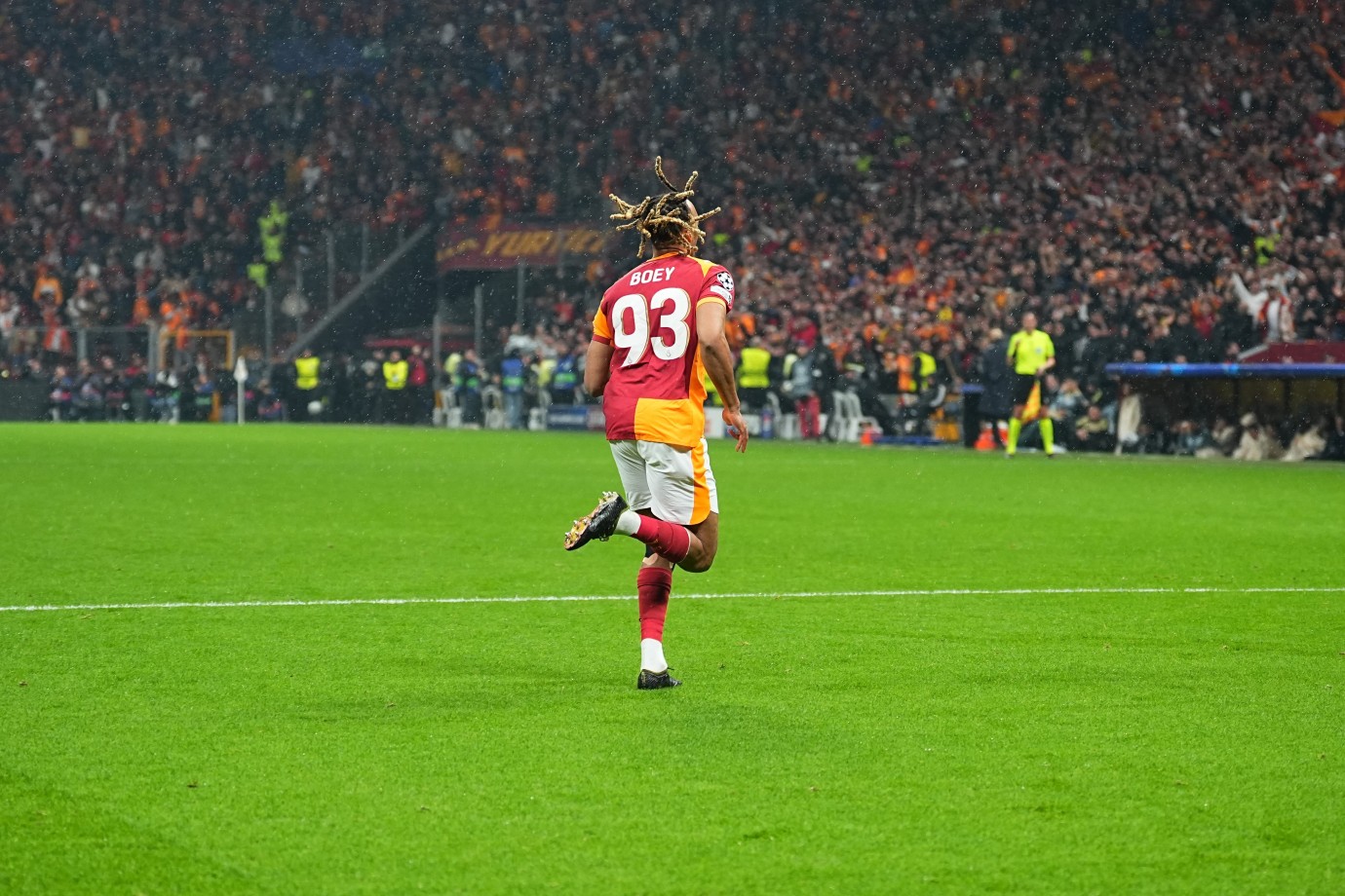 Sacha Boey ilk golünü attı