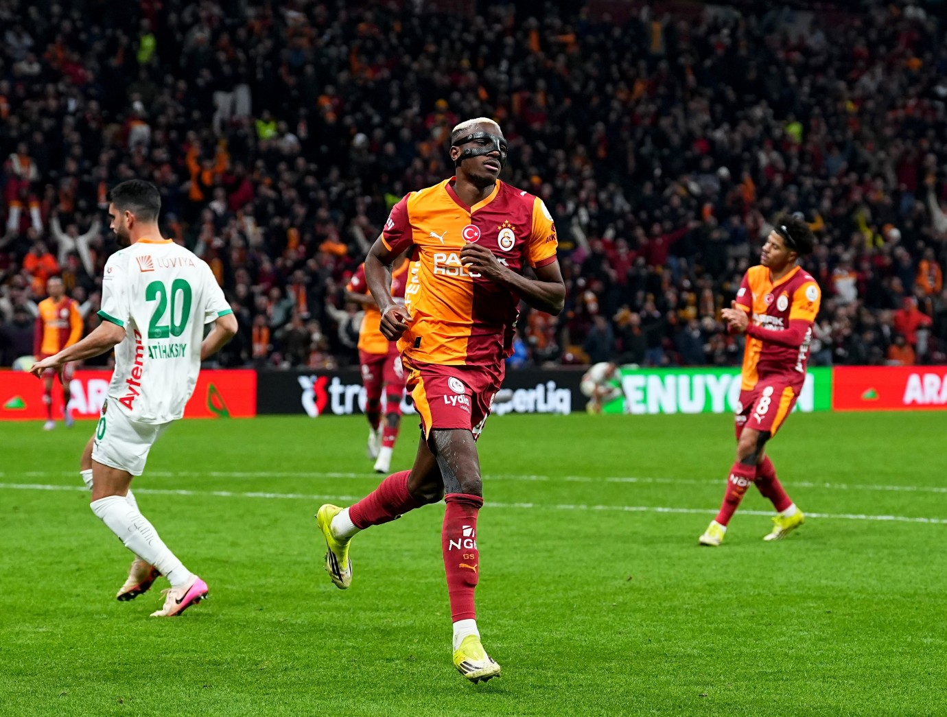 Victor Osimhen bu sezonki gol sayısını 17'ye çıkardı