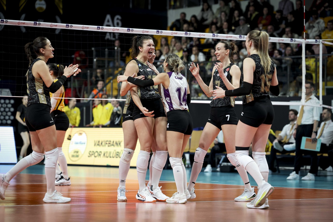 2026 Kadınlar AXA Sigorta Kupa Voley: V. Bank: 3 - Zeren Spor: 1