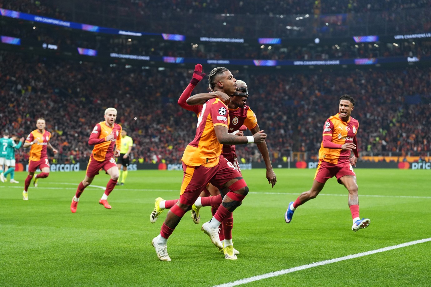 Galatasaray rövanşa 1-0'lık avantajla gidecek