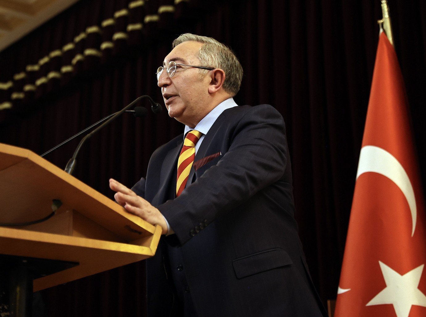 Galatasaray'da Divan Kurulu Başkanlığına Aykutalp Derkan seçildi