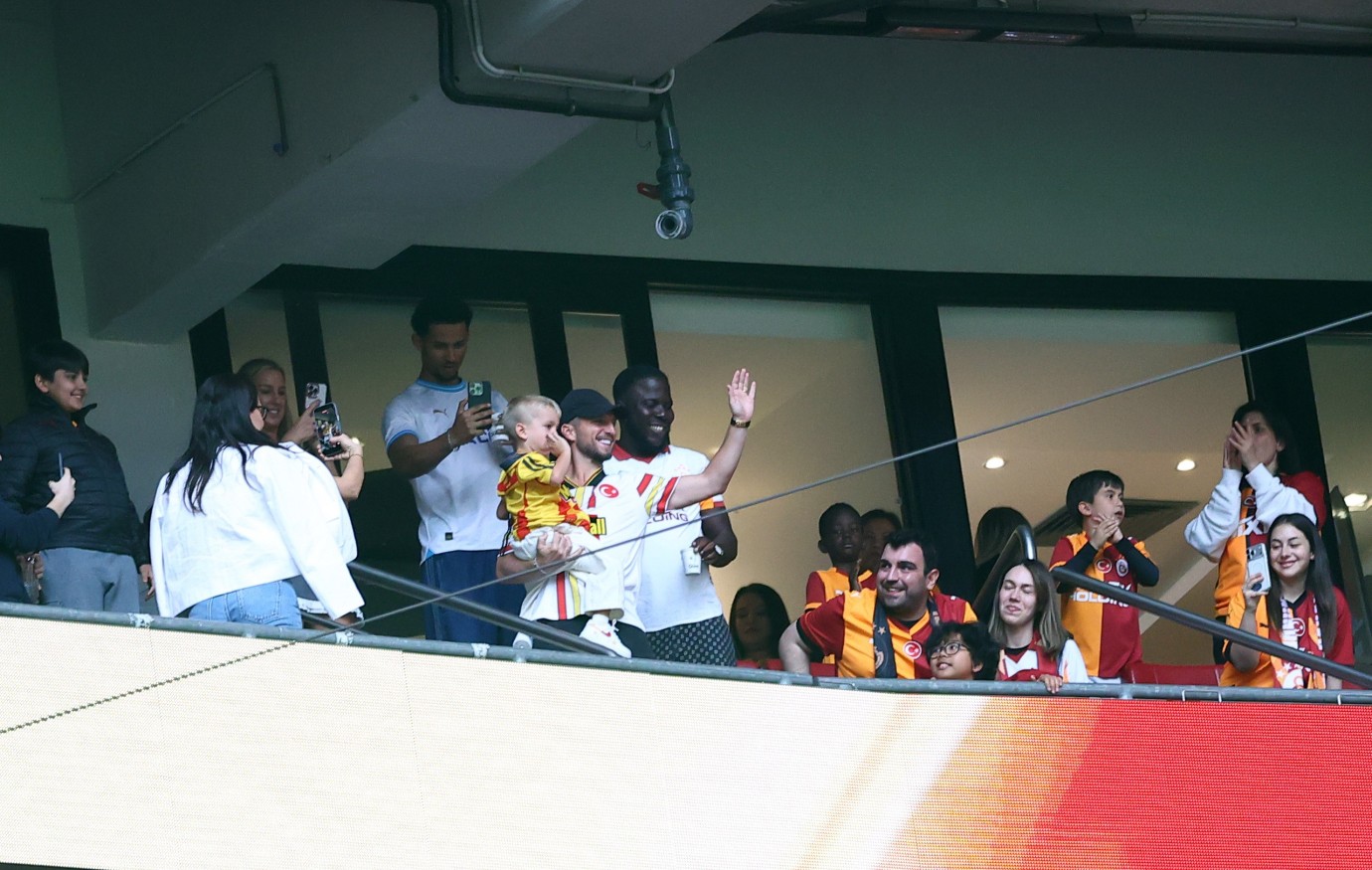 Dries Mertens ve ailesi yeniden RAMS Park’ta
