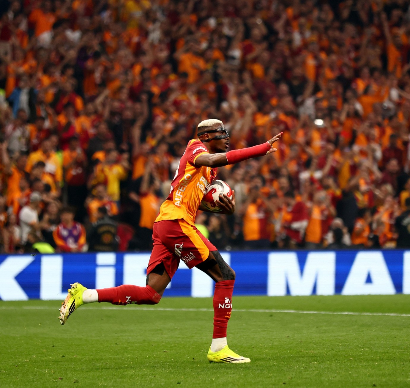 Victor Osimhen bu sezonki gol sayısını 22’ye çıkardı