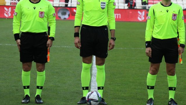 Süper Lig 34. Hafta Hakemleri Açıklandı: Kritik Maçlarda Görev Dağılımı
