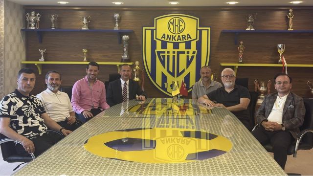 Ankaragücü Altyapısına Anlamlı Ziyaret! Ali Palabıyık'a Destek Mesajı