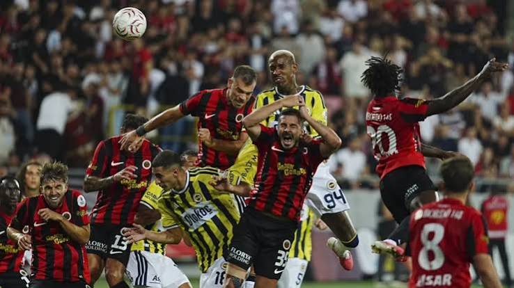 Gençlerbirliği, Fenerbahçe’yi devirdi: Lige 3 puanla başladı